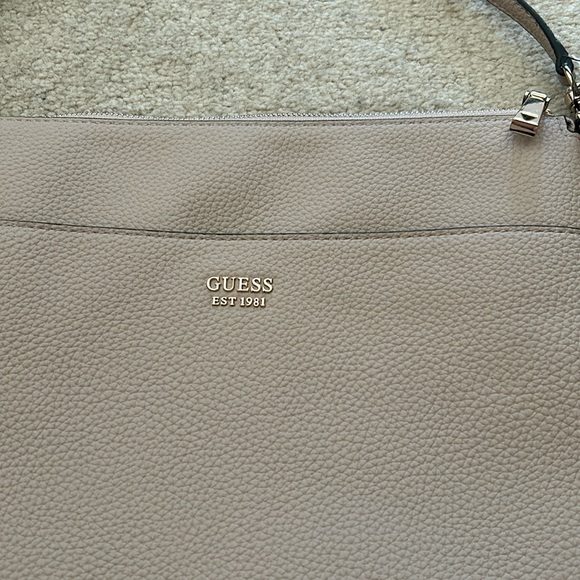 Guess Bag - Picture 4 of 10